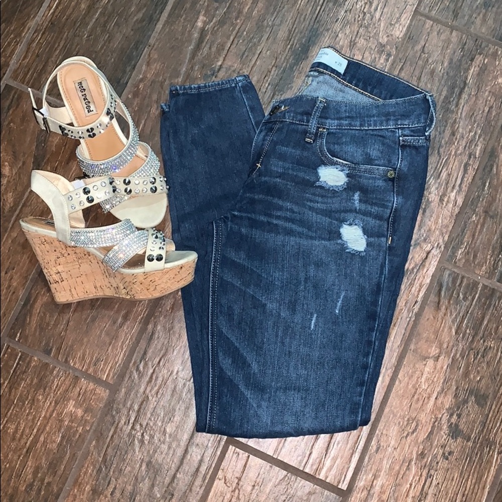 Abercrombie & Fitch Destroyed Ankle ZIP Jeans
